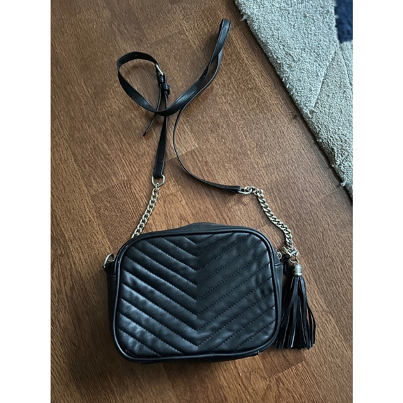 Kate & Alex Handbags - Black Quilted Crossbody purse